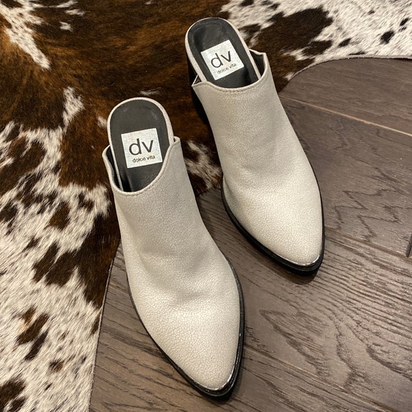 DV by Dolce Vita Nautry Silver Tip Mules in White 7.5 - Picture 2 of 7